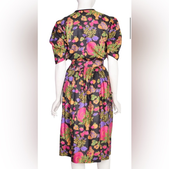 Yves Saint Laurent Vintage Floral Vase Print Silk Top and Skirt Set - Picture 5 of 6